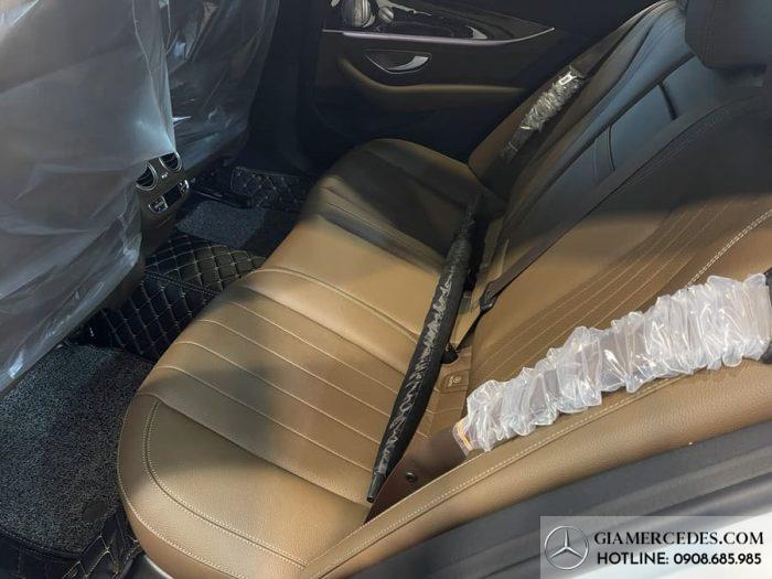 Mercedes-Benz-E200-Exclusive-10