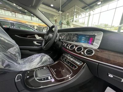 Mercedes-Benz-E200-Exclusive-20