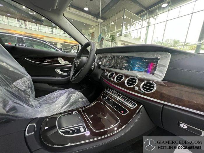 Mercedes-Benz-E200-Exclusive-20