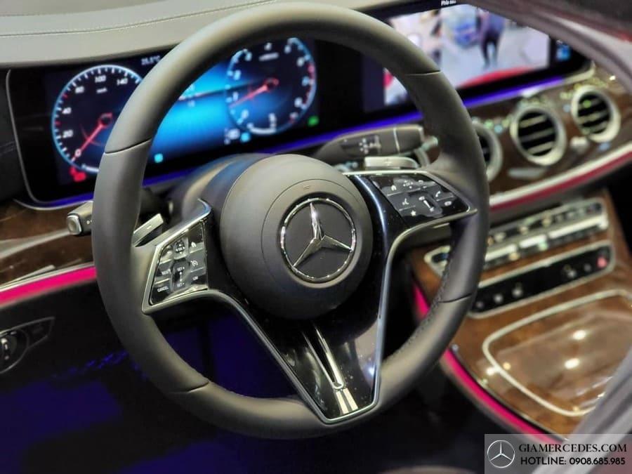 Mercedes-Benz-E200-Exclusive-6